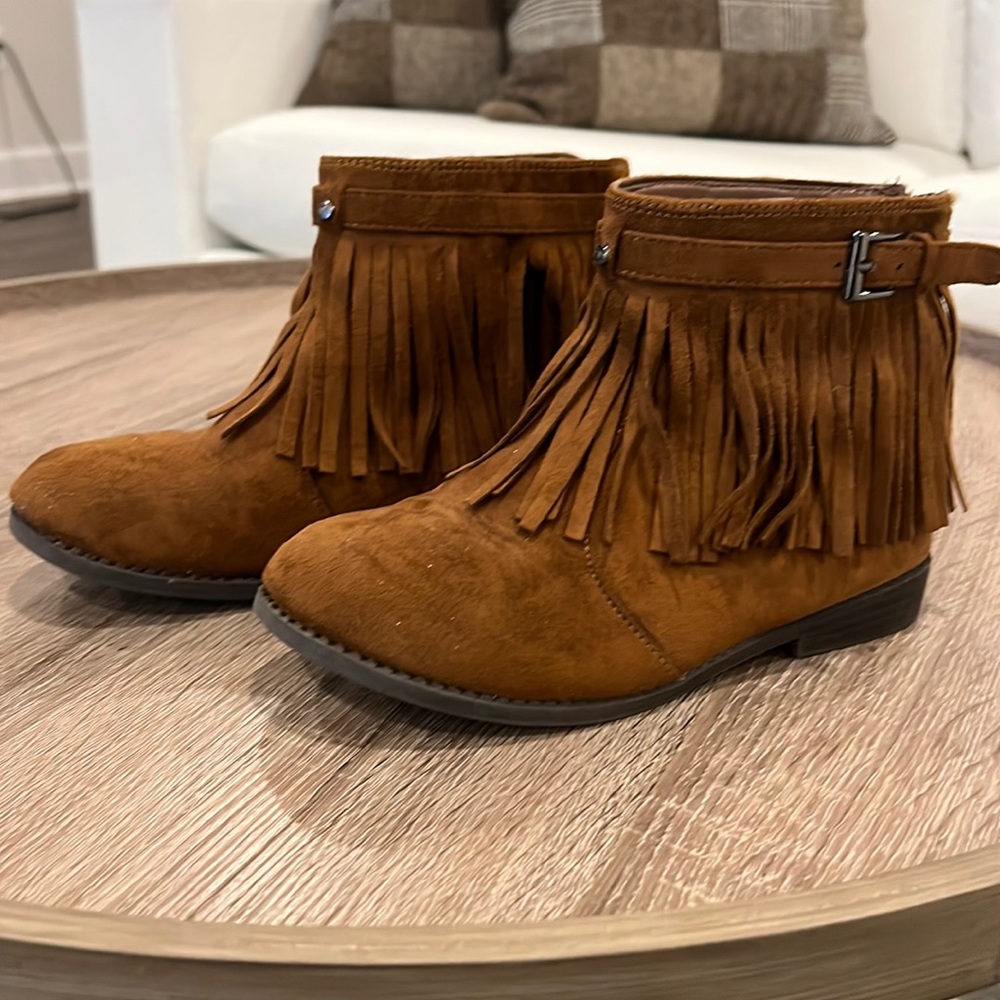 Tahari girls size 3 suede tassel boots.